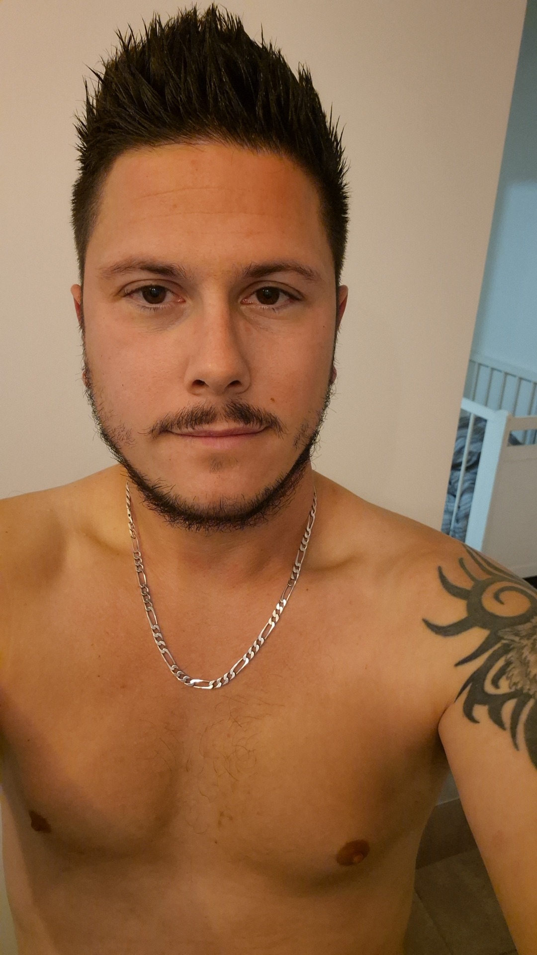 Profil de Younis, 33 ans, Rencontre Amicale à Lüen